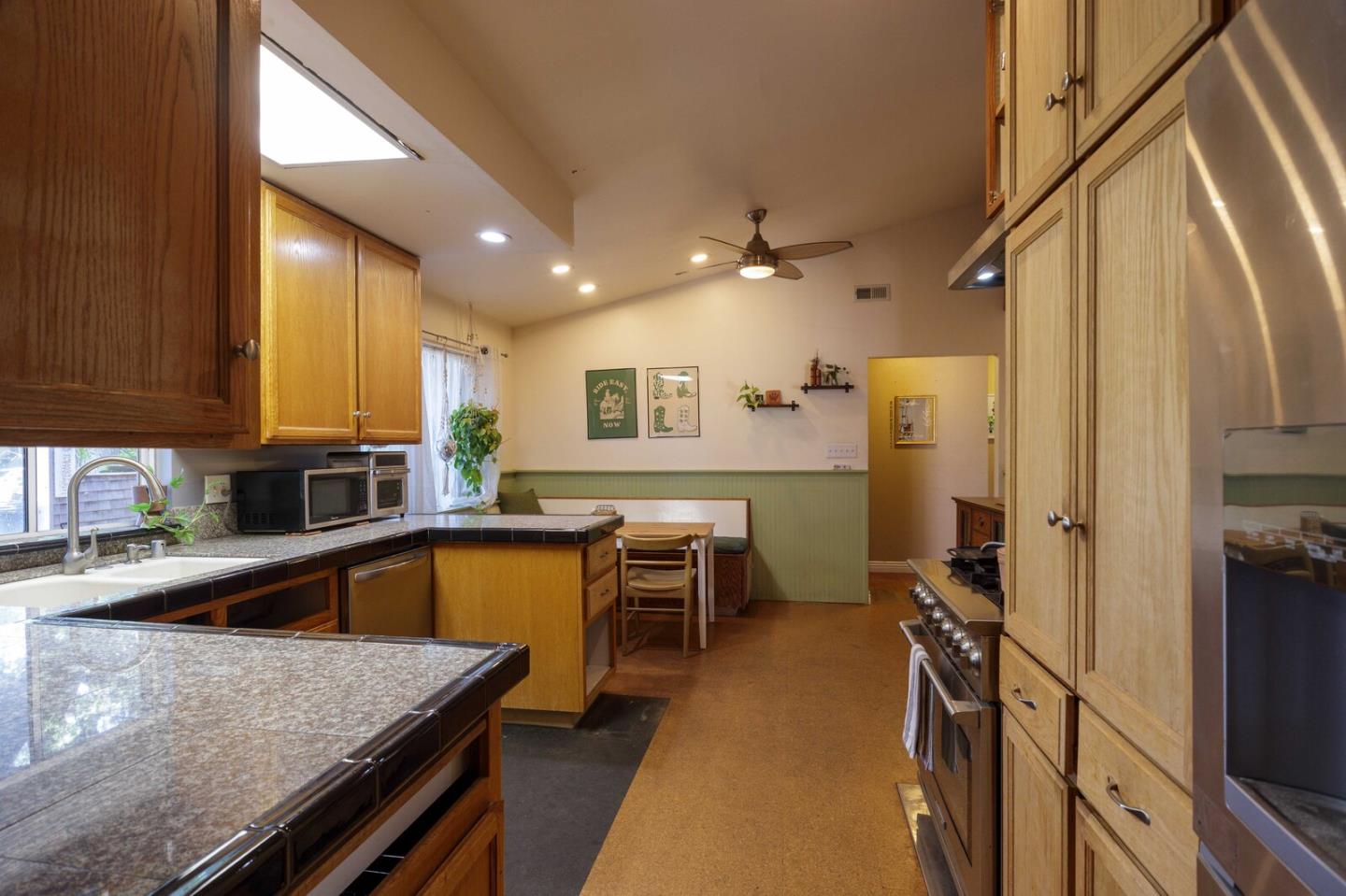 Detail Gallery Image 10 of 55 For 8421 Wayland Ln, Gilroy,  CA 95020 - 3 Beds | 2 Baths