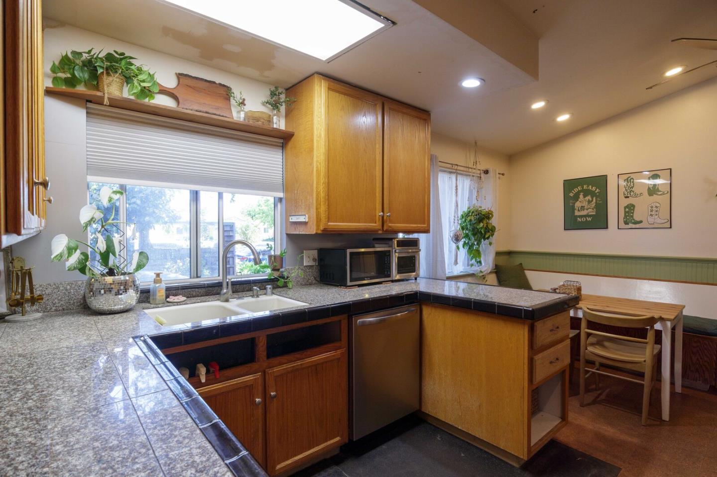 Detail Gallery Image 12 of 55 For 8421 Wayland Ln, Gilroy,  CA 95020 - 3 Beds | 2 Baths