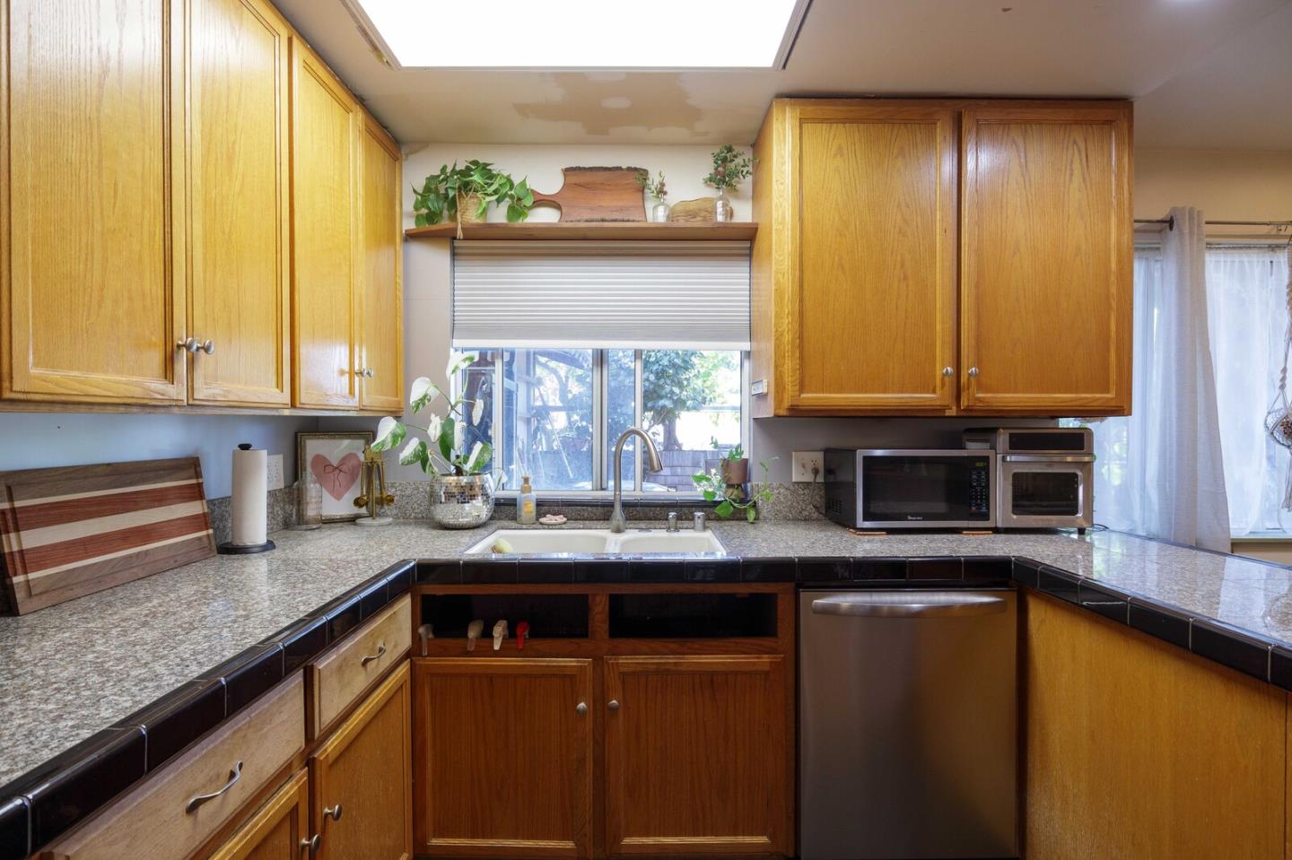 Detail Gallery Image 13 of 55 For 8421 Wayland Ln, Gilroy,  CA 95020 - 3 Beds | 2 Baths