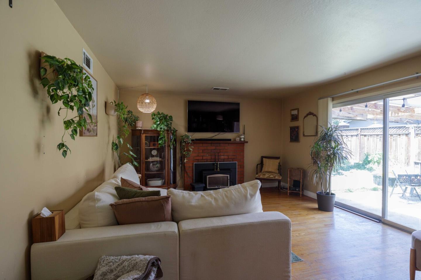 Detail Gallery Image 16 of 55 For 8421 Wayland Ln, Gilroy,  CA 95020 - 3 Beds | 2 Baths