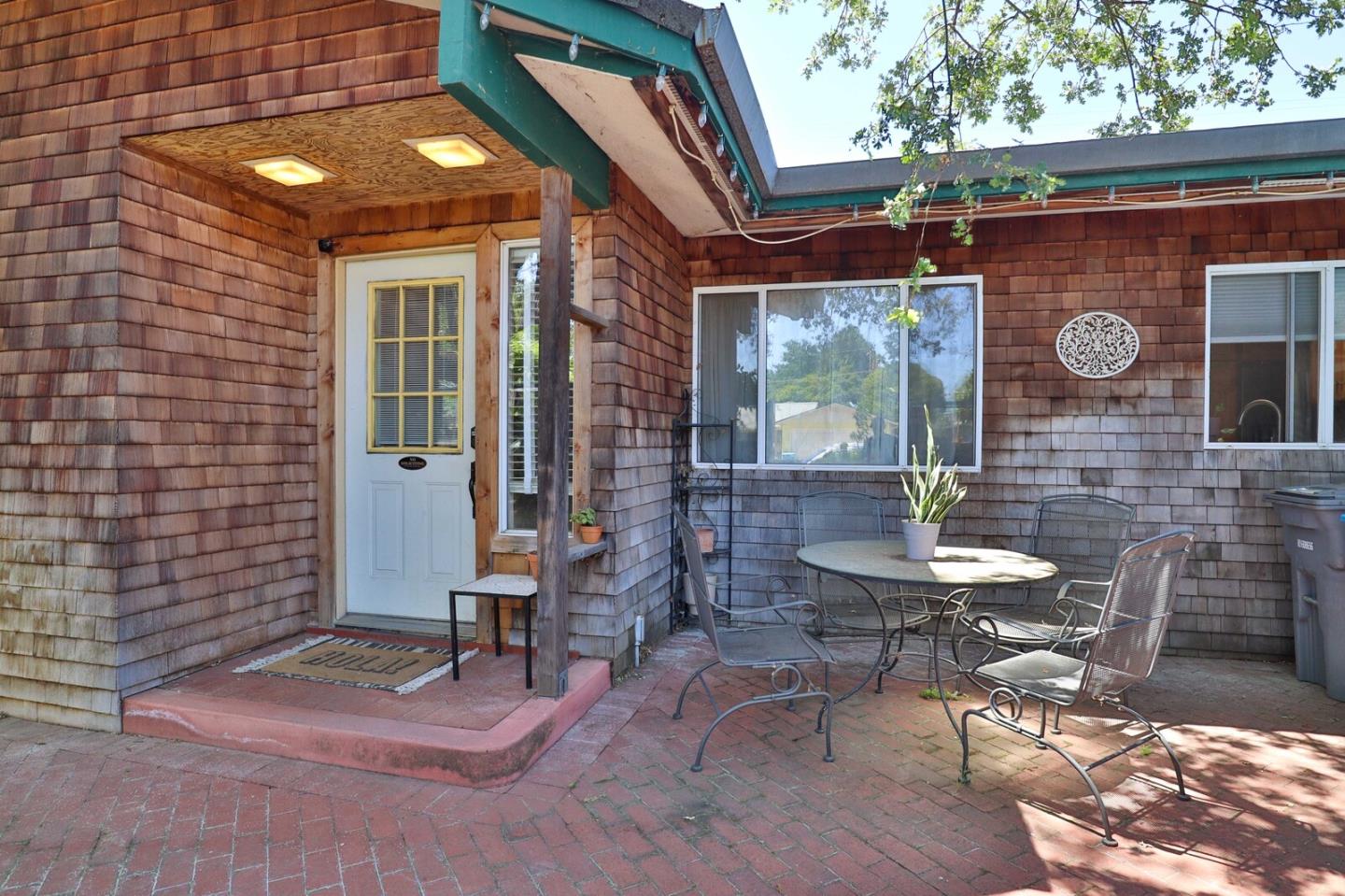 Detail Gallery Image 4 of 55 For 8421 Wayland Ln, Gilroy,  CA 95020 - 3 Beds | 2 Baths