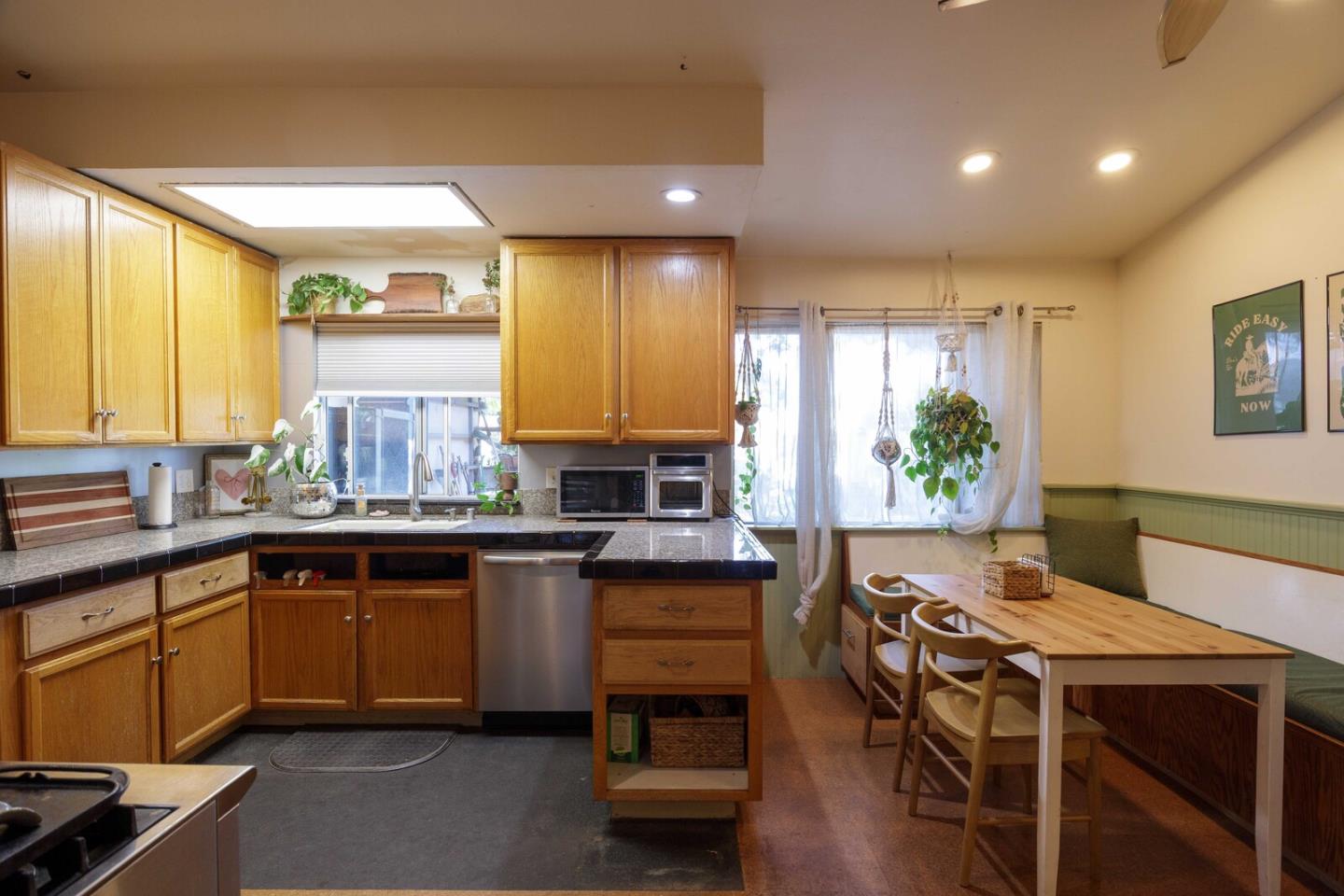 Detail Gallery Image 9 of 55 For 8421 Wayland Ln, Gilroy,  CA 95020 - 3 Beds | 2 Baths