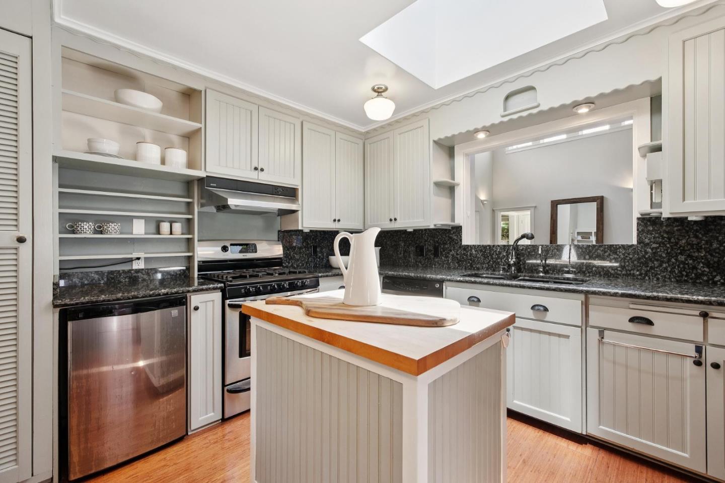 Detail Gallery Image 10 of 22 For 227 Santa Margarita Ave, Menlo Park,  CA 94025 - 3 Beds | 2 Baths
