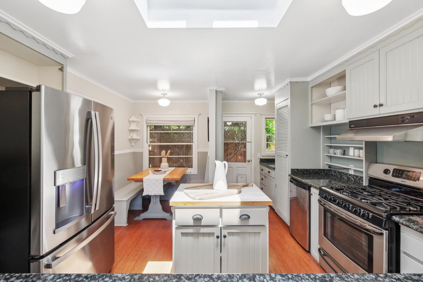Detail Gallery Image 11 of 22 For 227 Santa Margarita Ave, Menlo Park,  CA 94025 - 3 Beds | 2 Baths