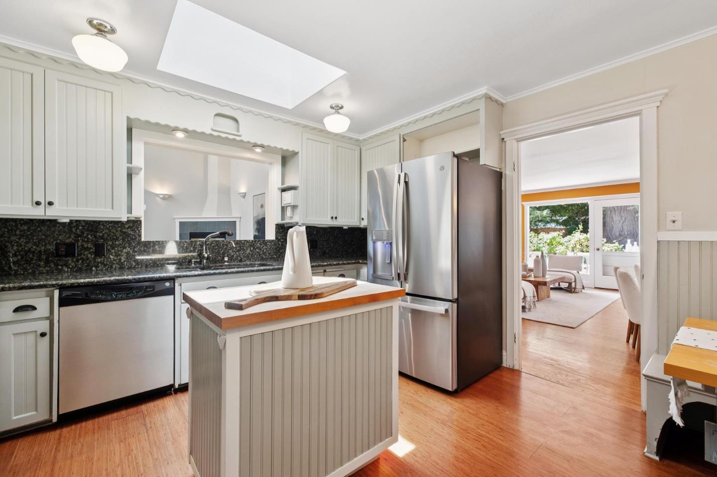 Detail Gallery Image 12 of 22 For 227 Santa Margarita Ave, Menlo Park,  CA 94025 - 3 Beds | 2 Baths