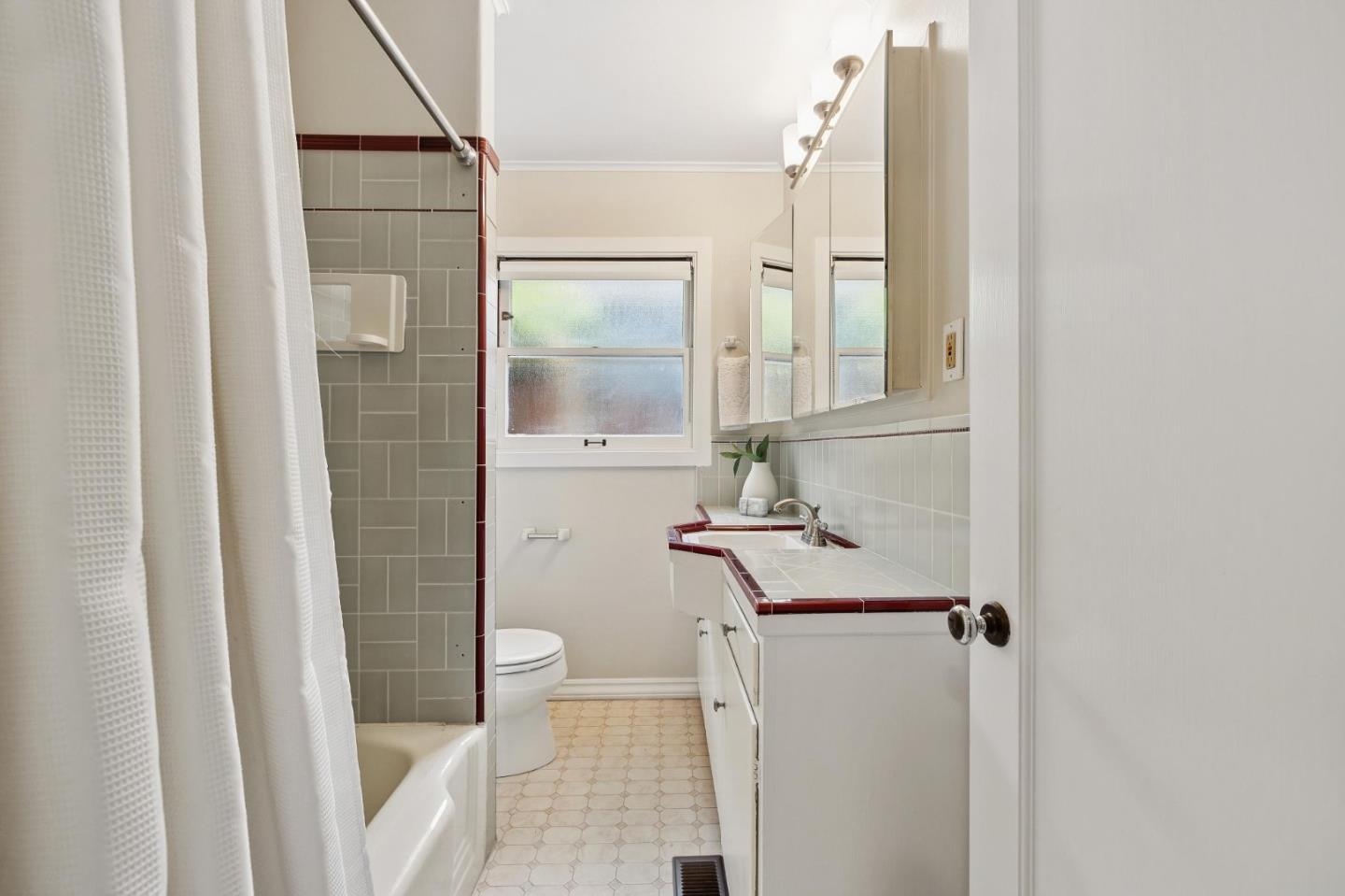 Detail Gallery Image 16 of 22 For 227 Santa Margarita Ave, Menlo Park,  CA 94025 - 3 Beds | 2 Baths