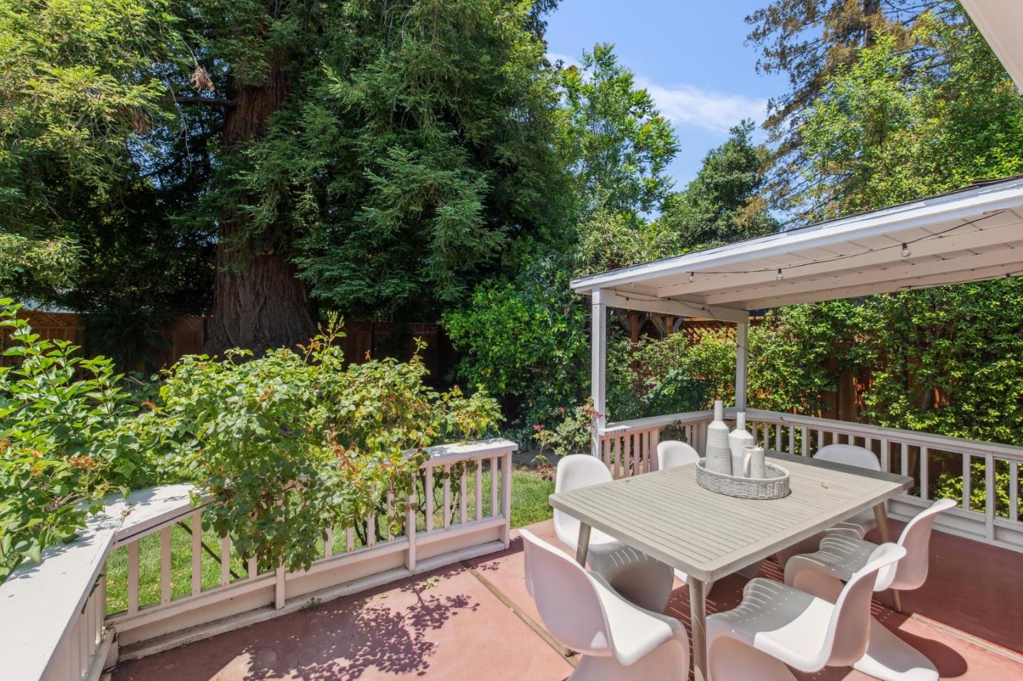 Detail Gallery Image 19 of 22 For 227 Santa Margarita Ave, Menlo Park,  CA 94025 - 3 Beds | 2 Baths