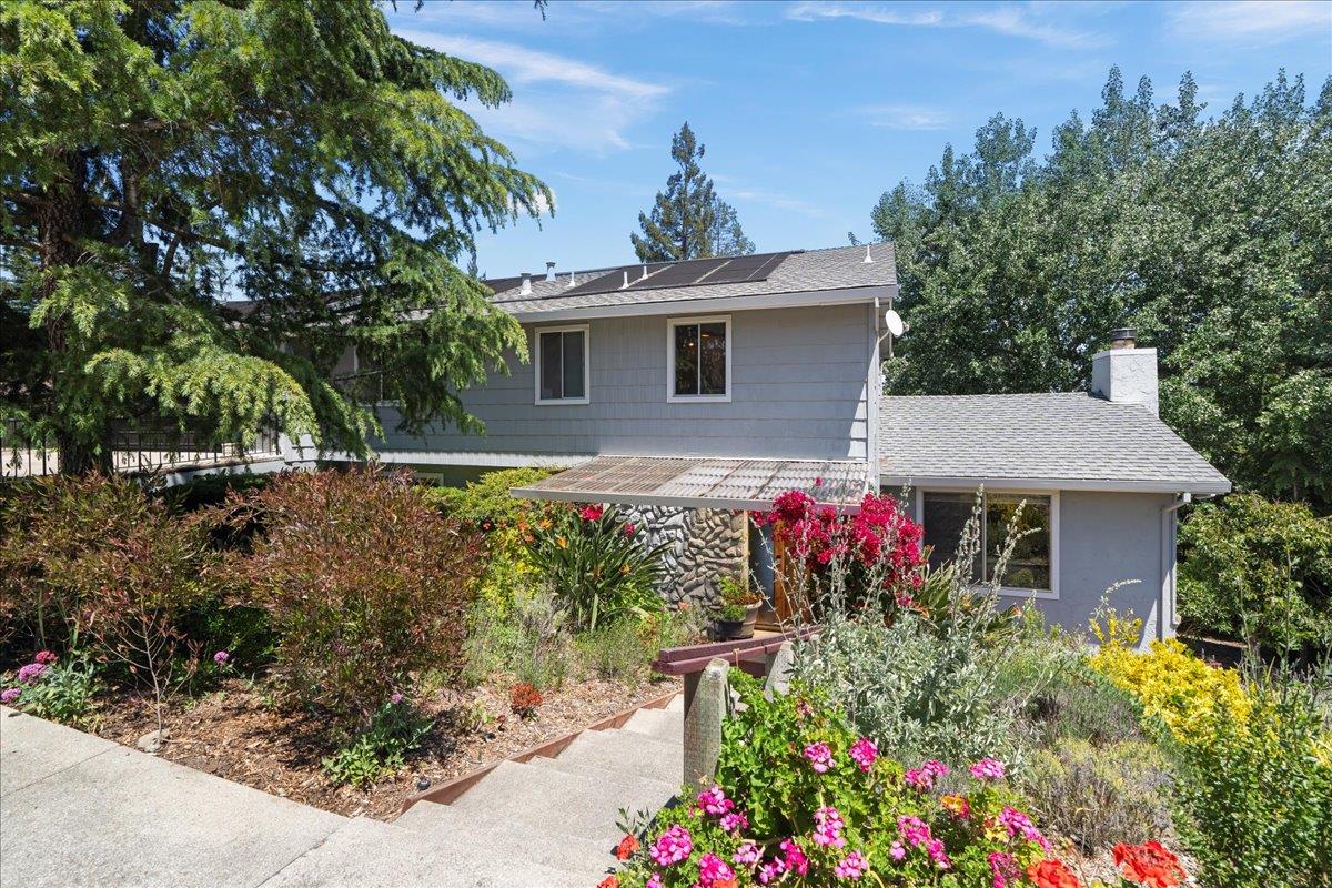 Detail Gallery Image 1 of 40 For 878 Hillcrest Dr, Redwood City,  CA 94062 - 5 Beds | 4 Baths