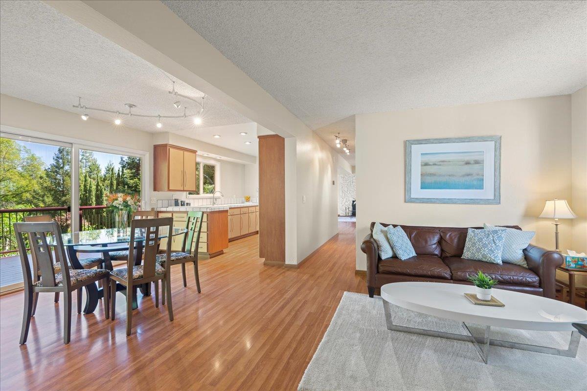 Detail Gallery Image 12 of 40 For 878 Hillcrest Dr, Redwood City,  CA 94062 - 5 Beds | 4 Baths
