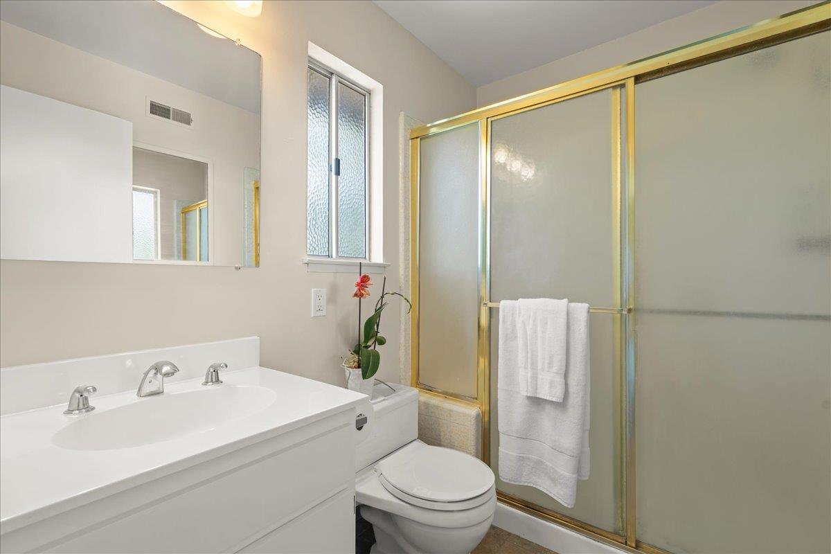 Detail Gallery Image 15 of 40 For 878 Hillcrest Dr, Redwood City,  CA 94062 - 5 Beds | 4 Baths