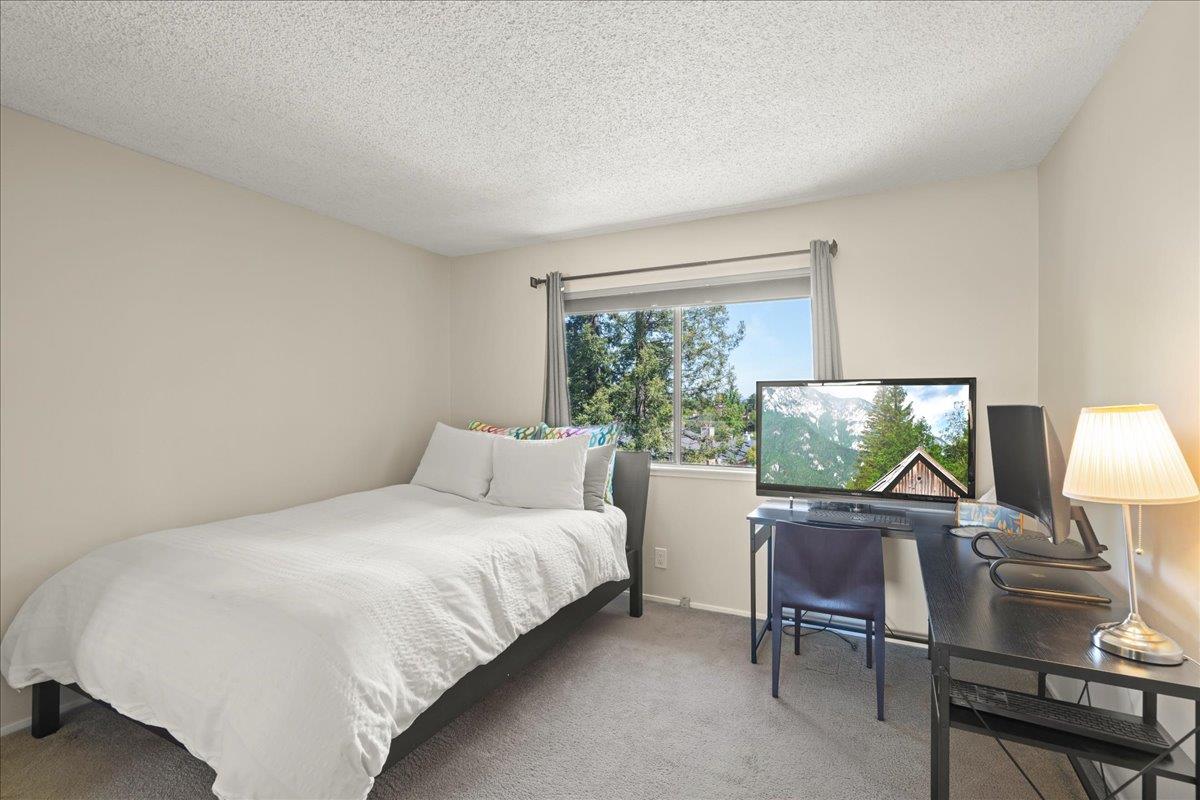 Detail Gallery Image 16 of 40 For 878 Hillcrest Dr, Redwood City,  CA 94062 - 5 Beds | 4 Baths