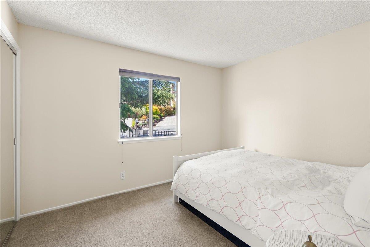 Detail Gallery Image 17 of 40 For 878 Hillcrest Dr, Redwood City,  CA 94062 - 5 Beds | 4 Baths