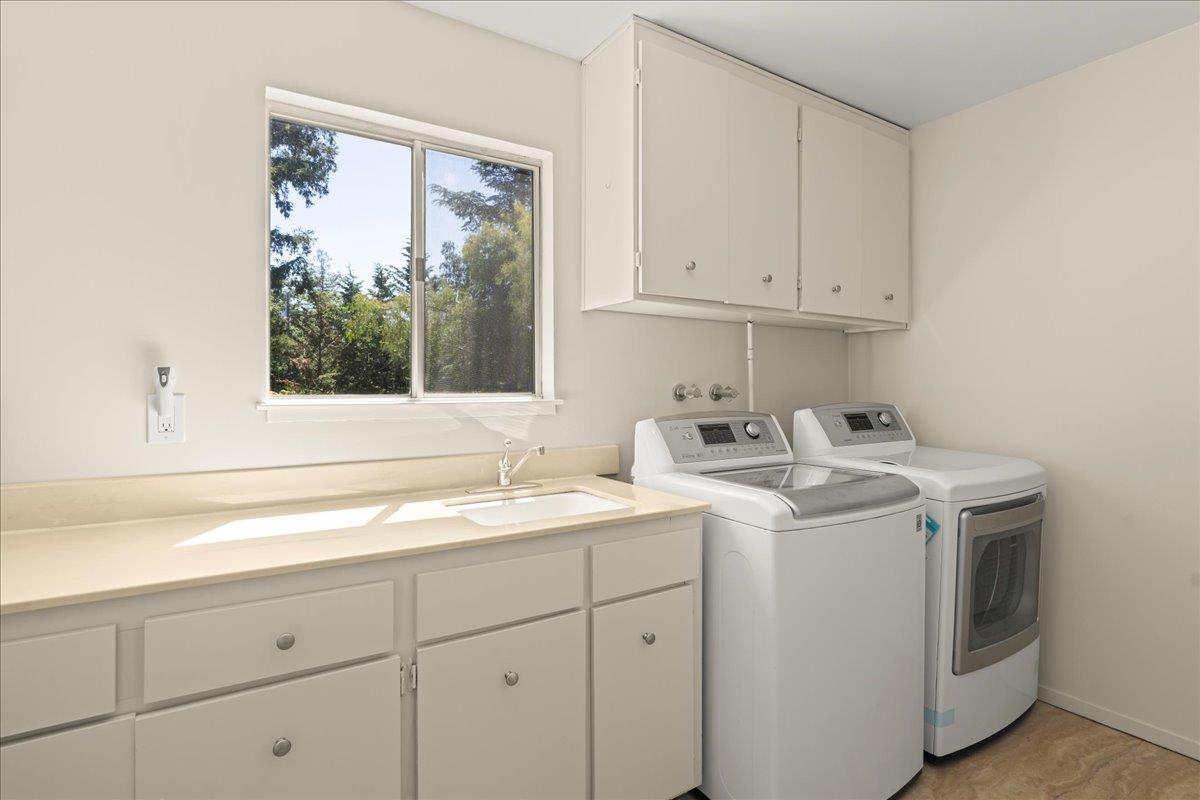 Detail Gallery Image 20 of 40 For 878 Hillcrest Dr, Redwood City,  CA 94062 - 5 Beds | 4 Baths
