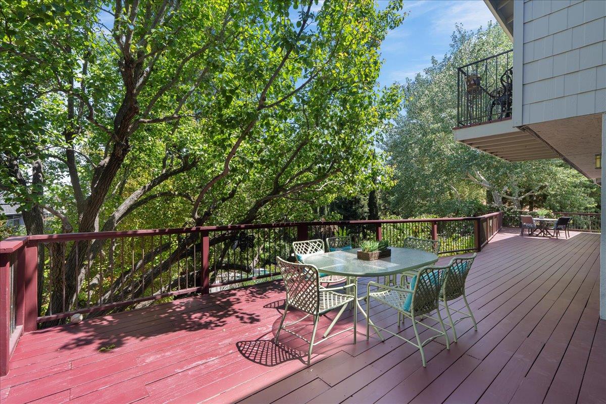 Detail Gallery Image 23 of 40 For 878 Hillcrest Dr, Redwood City,  CA 94062 - 5 Beds | 4 Baths