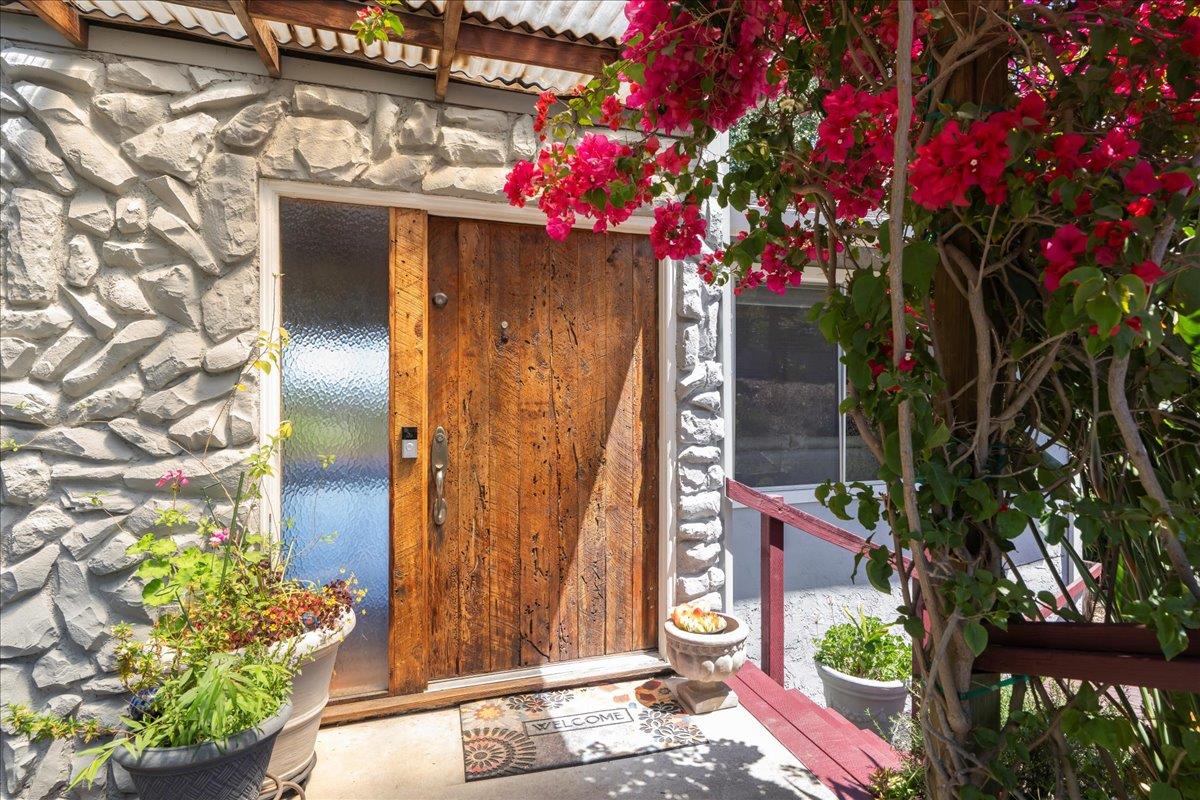 Detail Gallery Image 5 of 40 For 878 Hillcrest Dr, Redwood City,  CA 94062 - 5 Beds | 4 Baths
