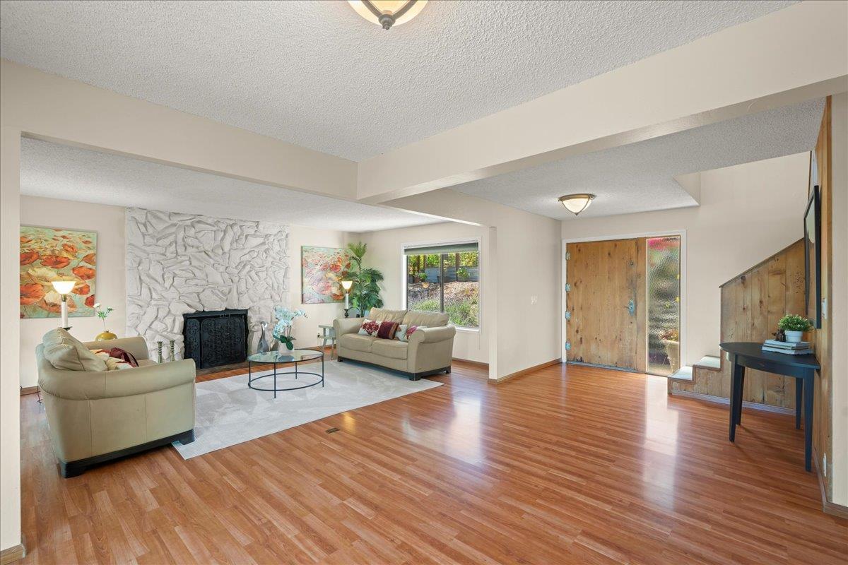 Detail Gallery Image 7 of 40 For 878 Hillcrest Dr, Redwood City,  CA 94062 - 5 Beds | 4 Baths