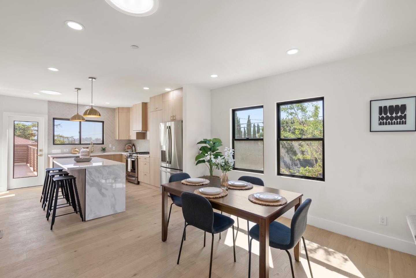 Detail Gallery Image 12 of 53 For 895 Laurel Ave, Belmont,  CA 94002 - 4 Beds | 3 Baths