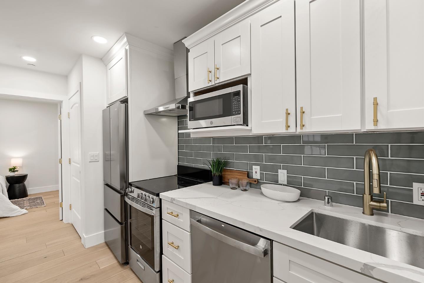 Detail Gallery Image 20 of 53 For 895 Laurel Ave, Belmont,  CA 94002 - 4 Beds | 3 Baths