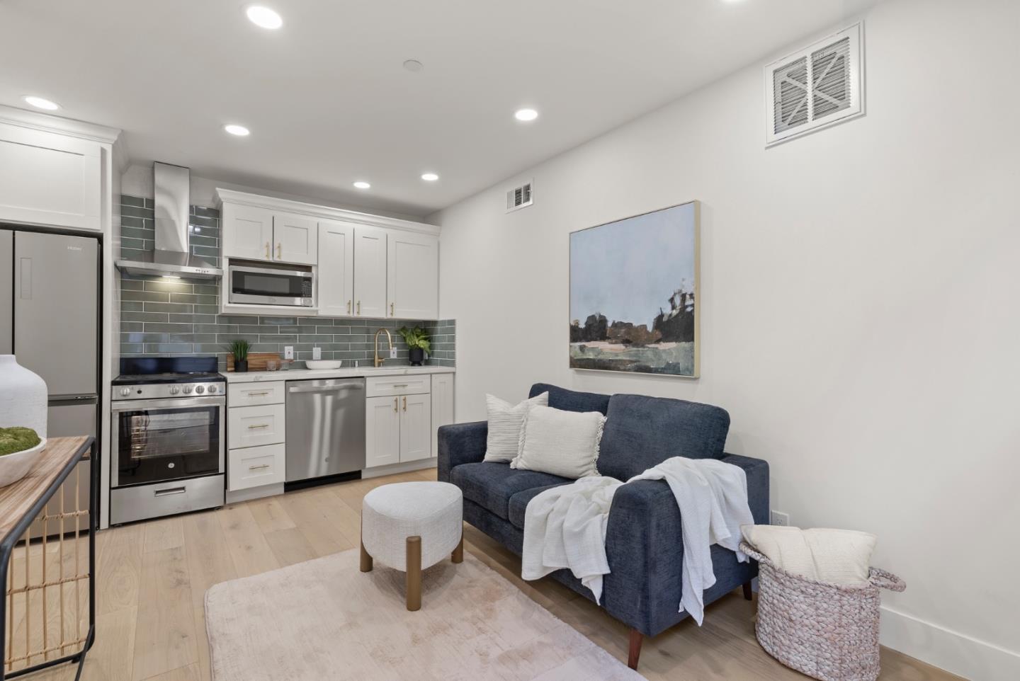 Detail Gallery Image 21 of 53 For 895 Laurel Ave, Belmont,  CA 94002 - 4 Beds | 3 Baths