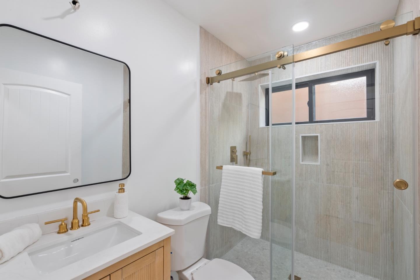 Detail Gallery Image 33 of 53 For 895 Laurel Ave, Belmont,  CA 94002 - 4 Beds | 3 Baths