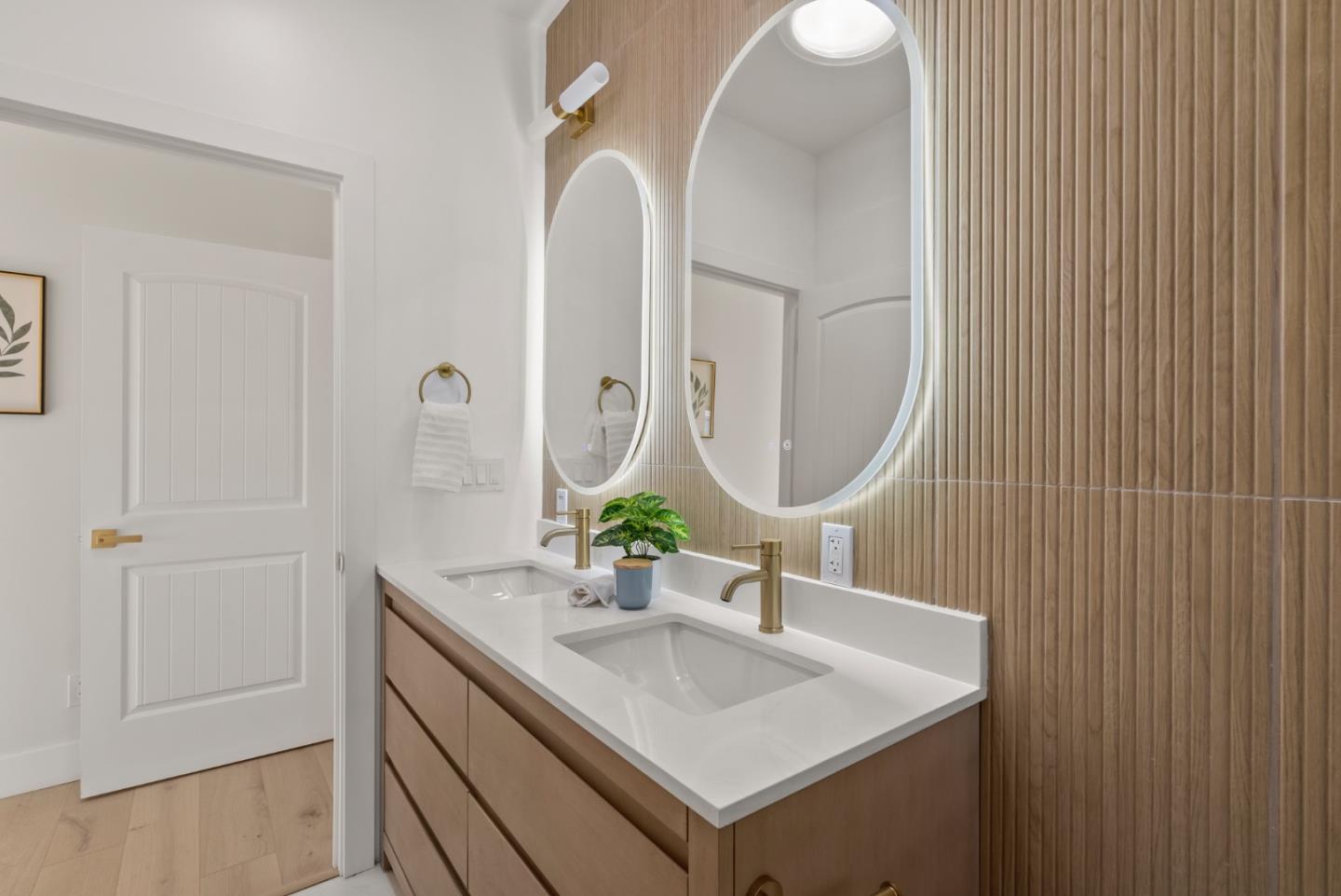 Detail Gallery Image 35 of 53 For 895 Laurel Ave, Belmont,  CA 94002 - 4 Beds | 3 Baths