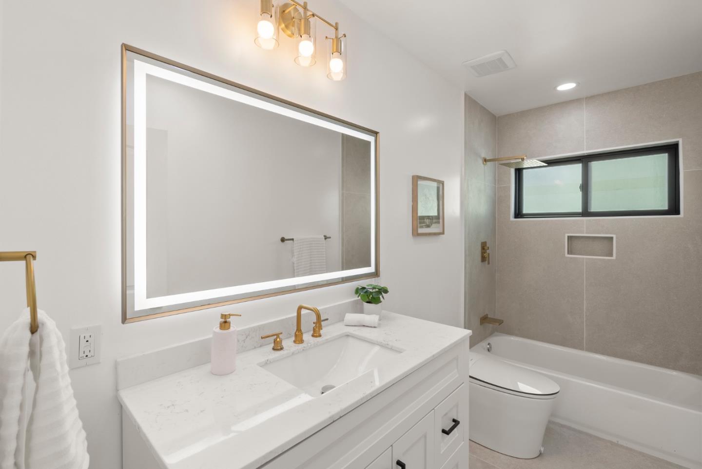 Detail Gallery Image 36 of 53 For 895 Laurel Ave, Belmont,  CA 94002 - 4 Beds | 3 Baths