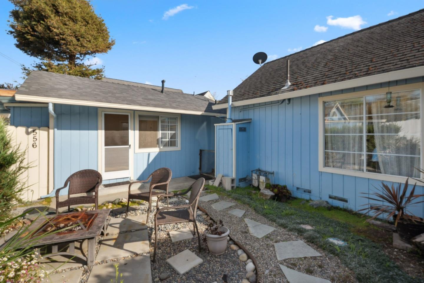 Detail Gallery Image 17 of 45 For 552 14th Ave, Santa Cruz,  CA 95062 - 4 Beds | 3 Baths
