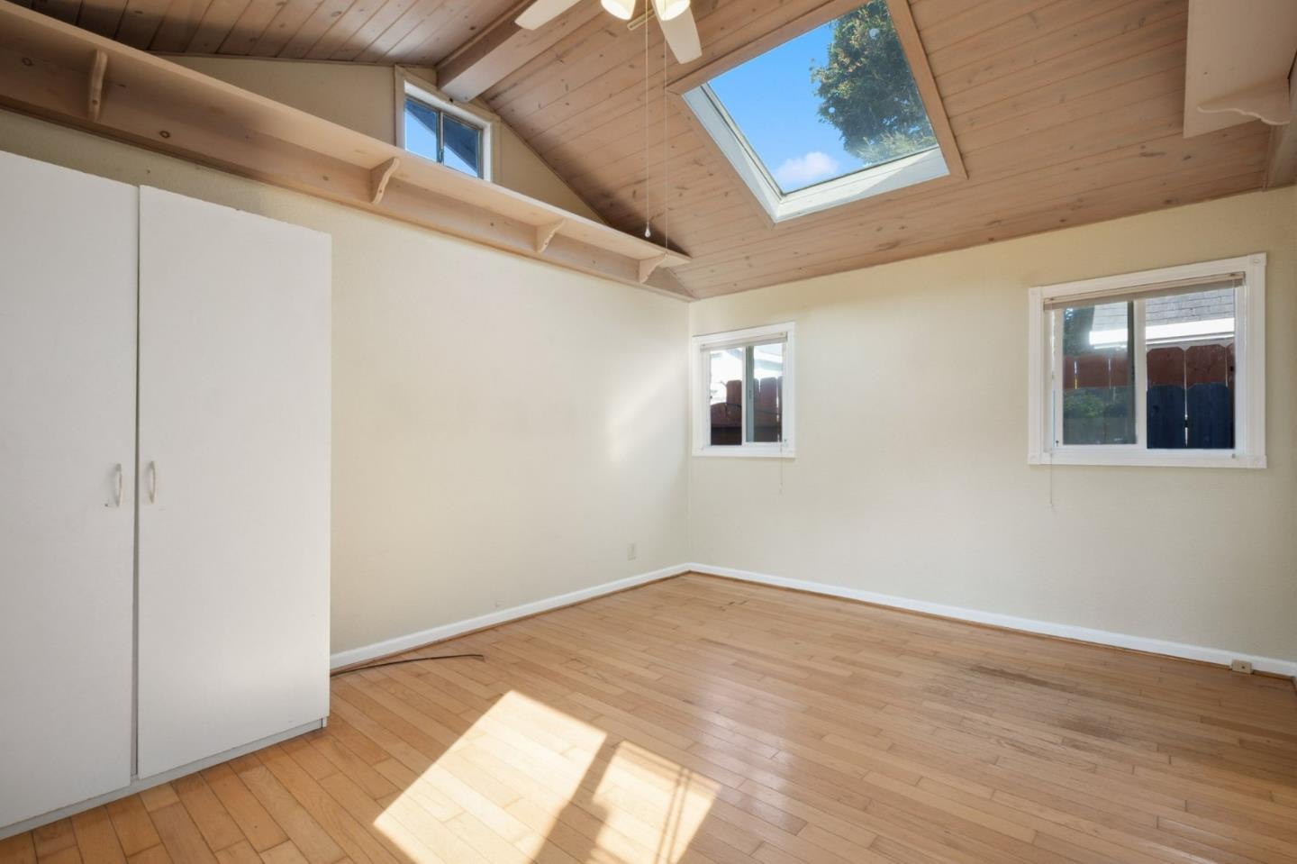 Detail Gallery Image 19 of 45 For 552 14th Ave, Santa Cruz,  CA 95062 - 4 Beds | 3 Baths