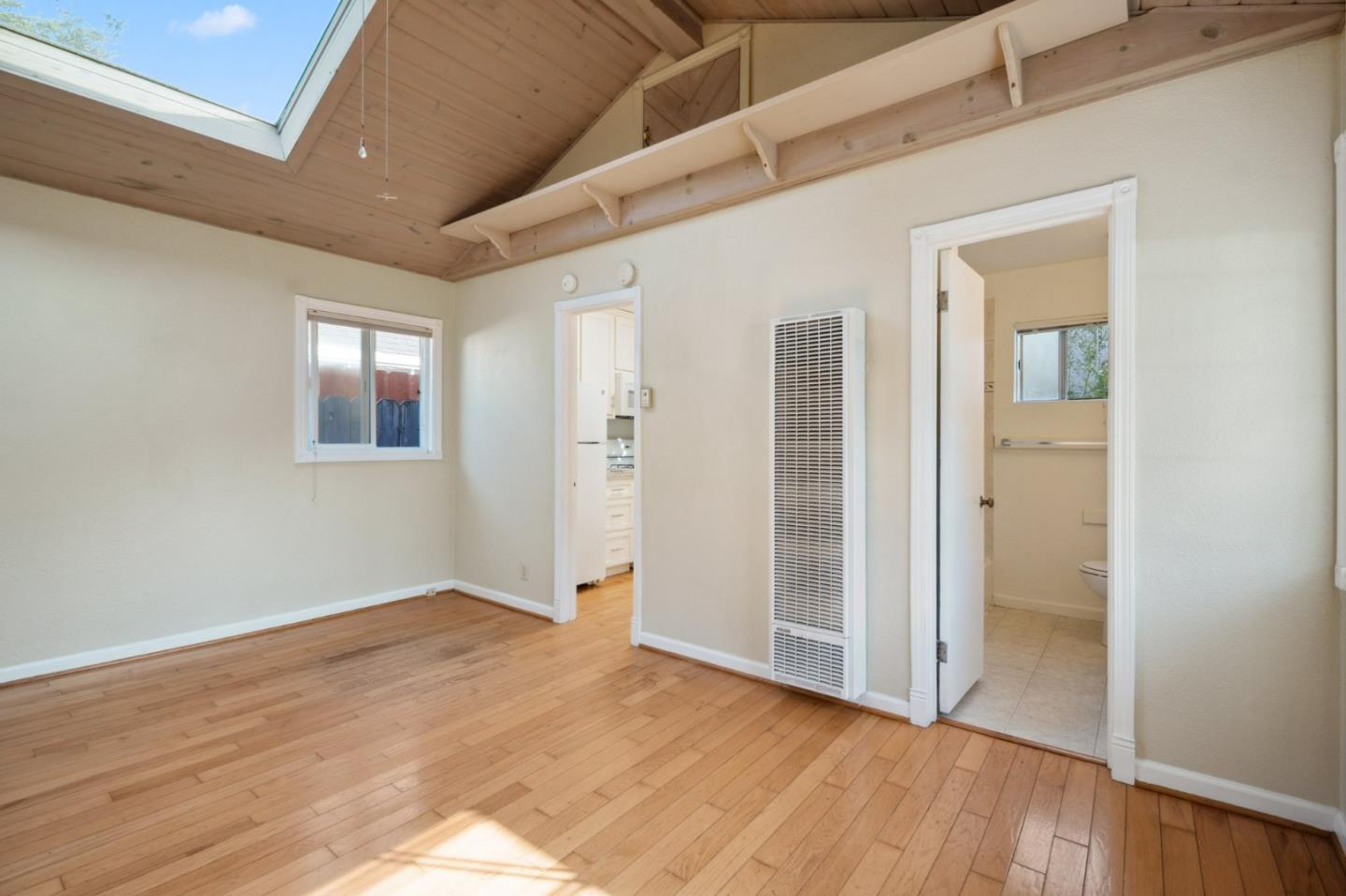 Detail Gallery Image 20 of 45 For 552 14th Ave, Santa Cruz,  CA 95062 - 4 Beds | 3 Baths