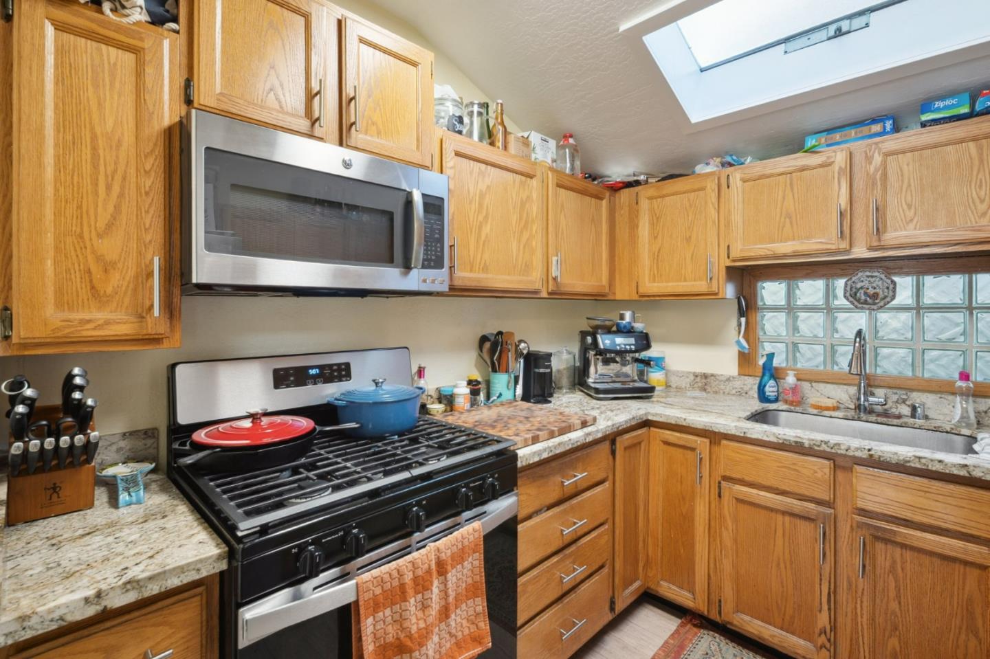 Detail Gallery Image 8 of 45 For 552 14th Ave, Santa Cruz,  CA 95062 - 4 Beds | 3 Baths