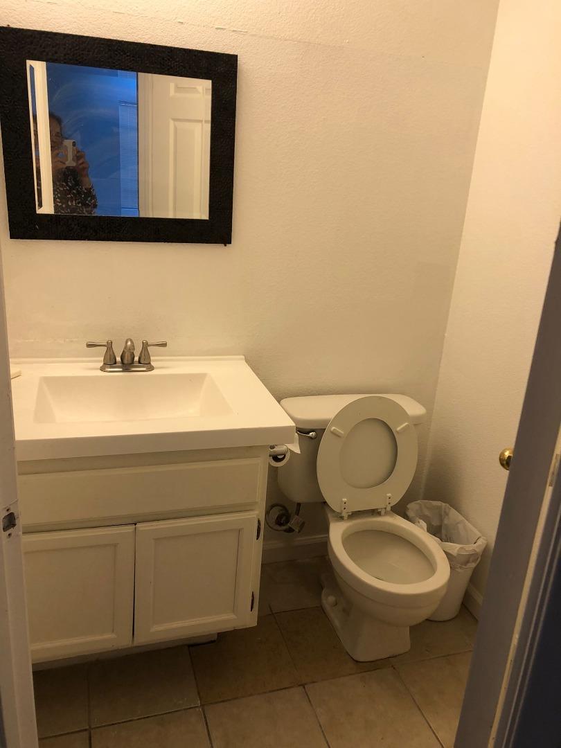 Detail Gallery Image 4 of 12 For 1507 Capitol Cir, Stockton,  CA 95206 - 4 Beds | 2/1 Baths