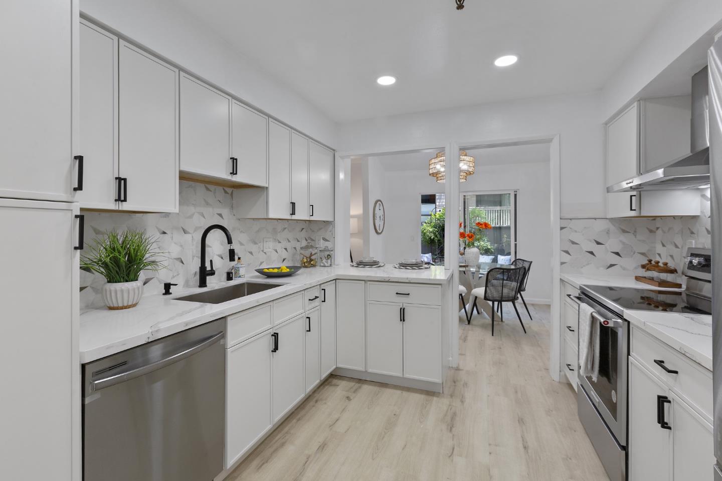 Detail Gallery Image 4 of 51 For 49 Showers Dr #K427,  Mountain View,  CA 94040 - 3 Beds | 2/1 Baths