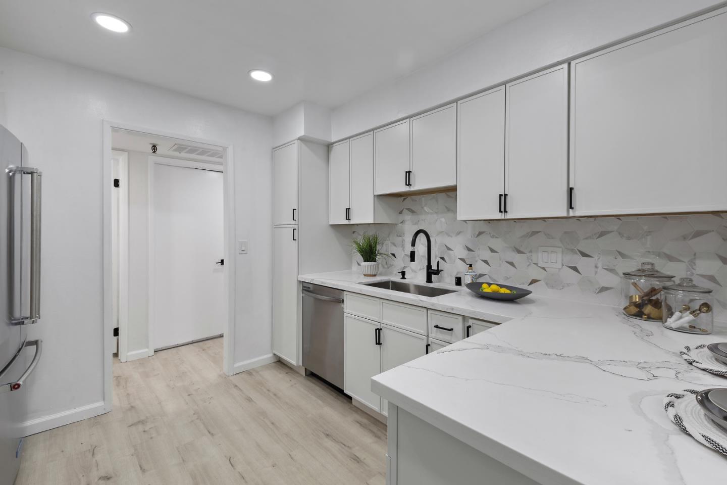 Detail Gallery Image 6 of 51 For 49 Showers Dr #K427,  Mountain View,  CA 94040 - 3 Beds | 2/1 Baths
