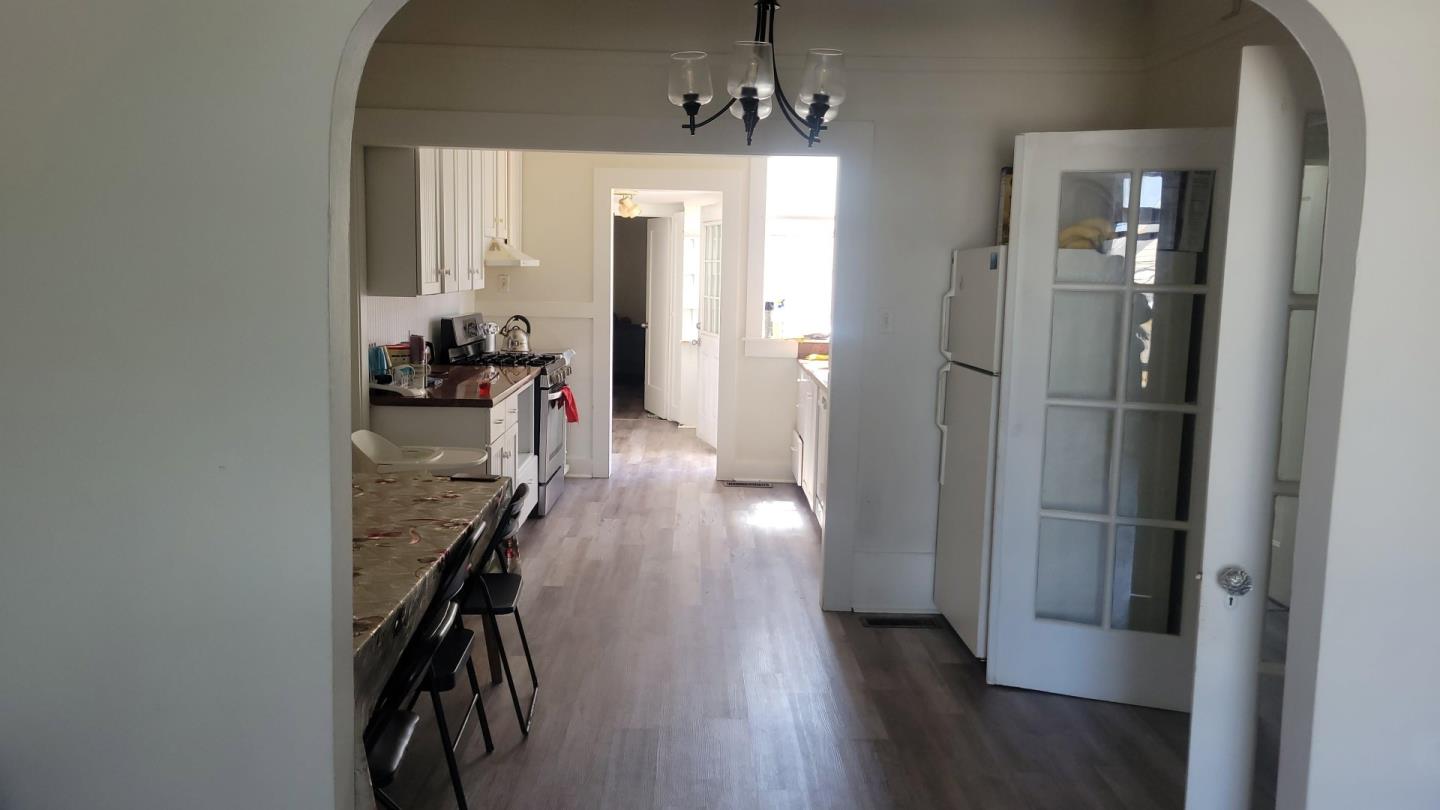 Detail Gallery Image 2 of 5 For 142 Maynard St, San Francisco,  CA 94112 - 3 Beds | 1 Baths