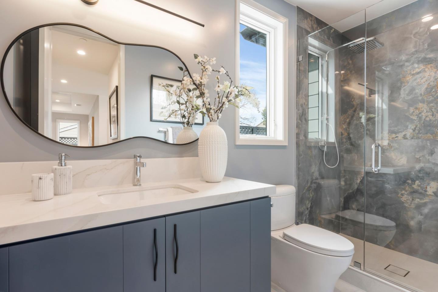 Detail Gallery Image 8 of 24 For 1004 Iris St, Redwood City,  CA 94061 - 5 Beds | 4 Baths
