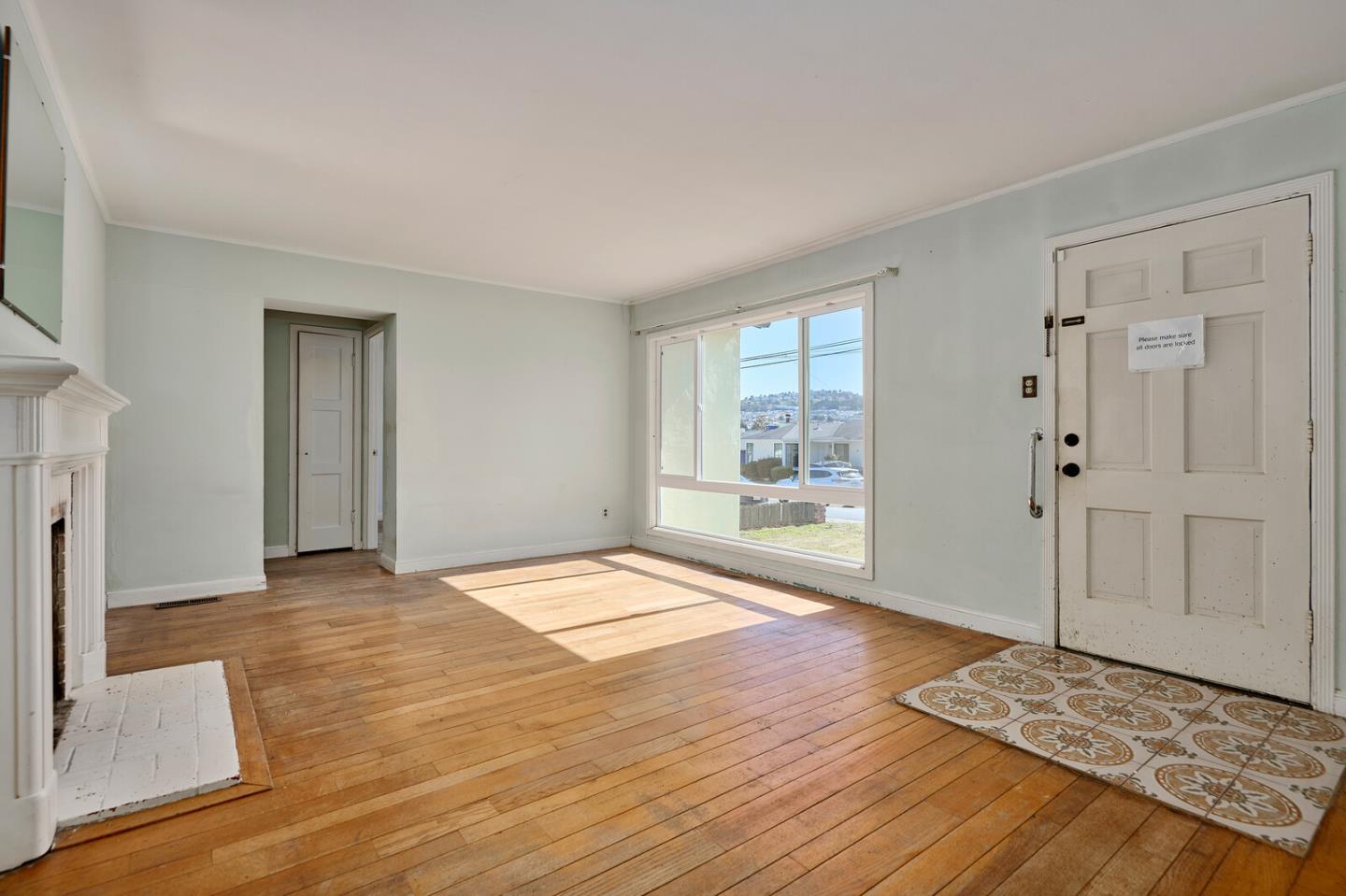 Detail Gallery Image 2 of 11 For 1823 Sweetwood Dr, Daly City,  CA 94015 - 3 Beds | 1 Baths