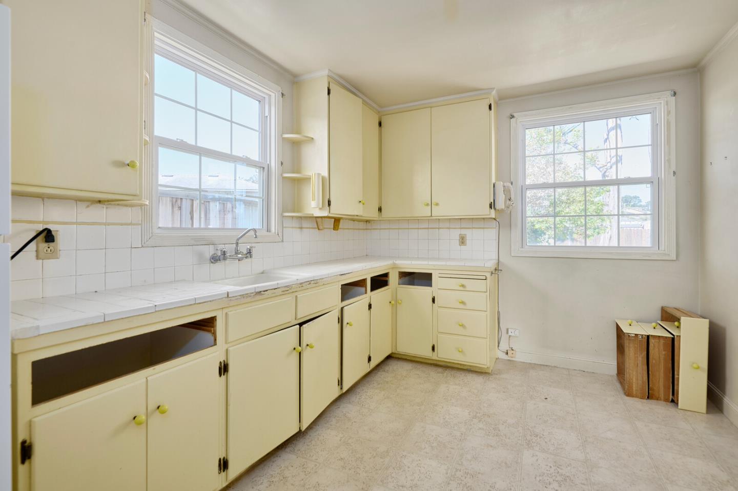 Detail Gallery Image 5 of 11 For 1823 Sweetwood Dr, Daly City,  CA 94015 - 3 Beds | 1 Baths