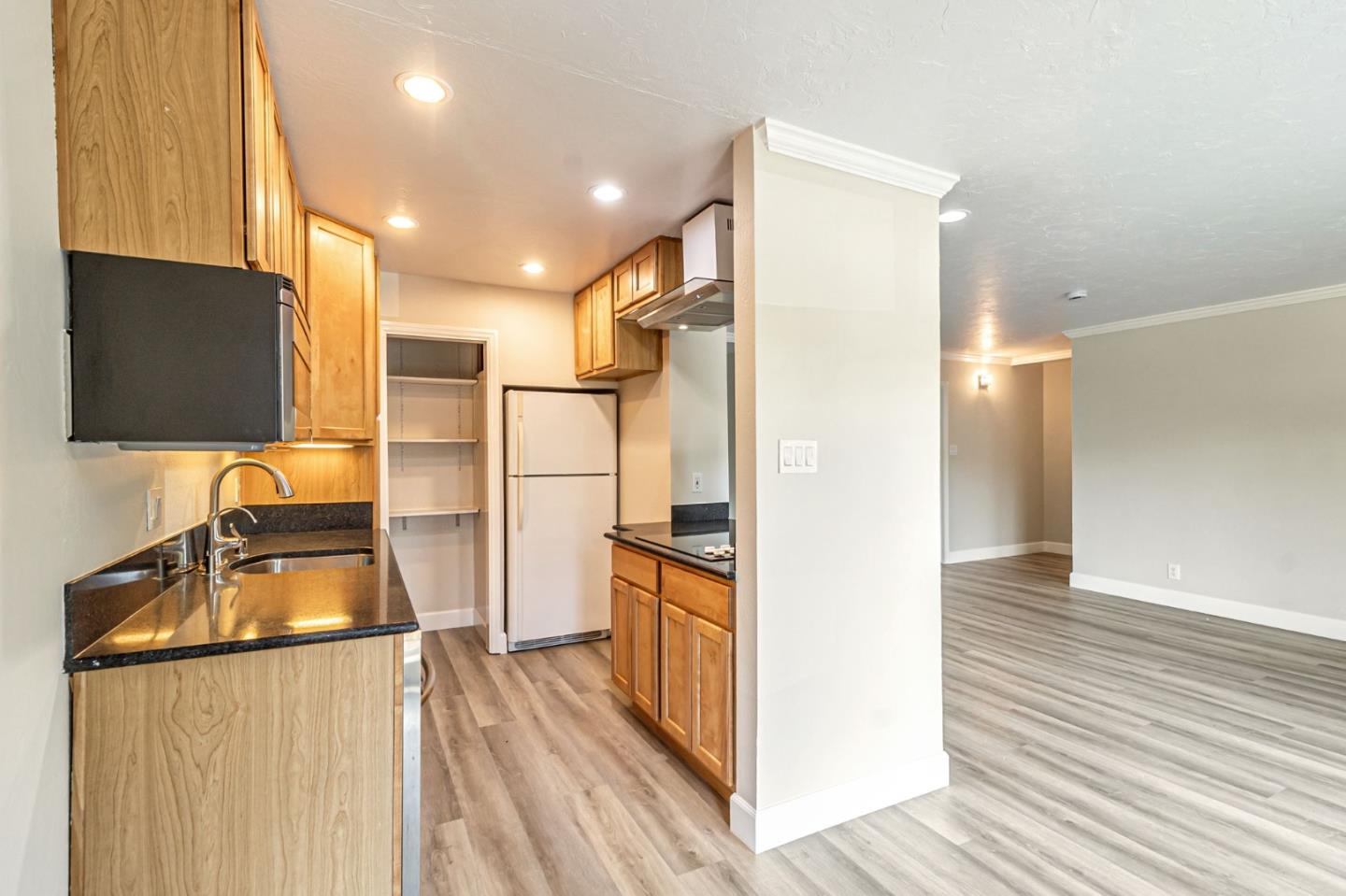 Detail Gallery Image 6 of 37 For 4175 George Ave, San Mateo,  CA 94403 - 2 Beds | 2 Baths