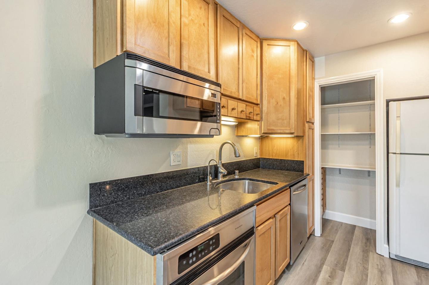 Detail Gallery Image 8 of 37 For 4175 George Ave, San Mateo,  CA 94403 - 2 Beds | 2 Baths