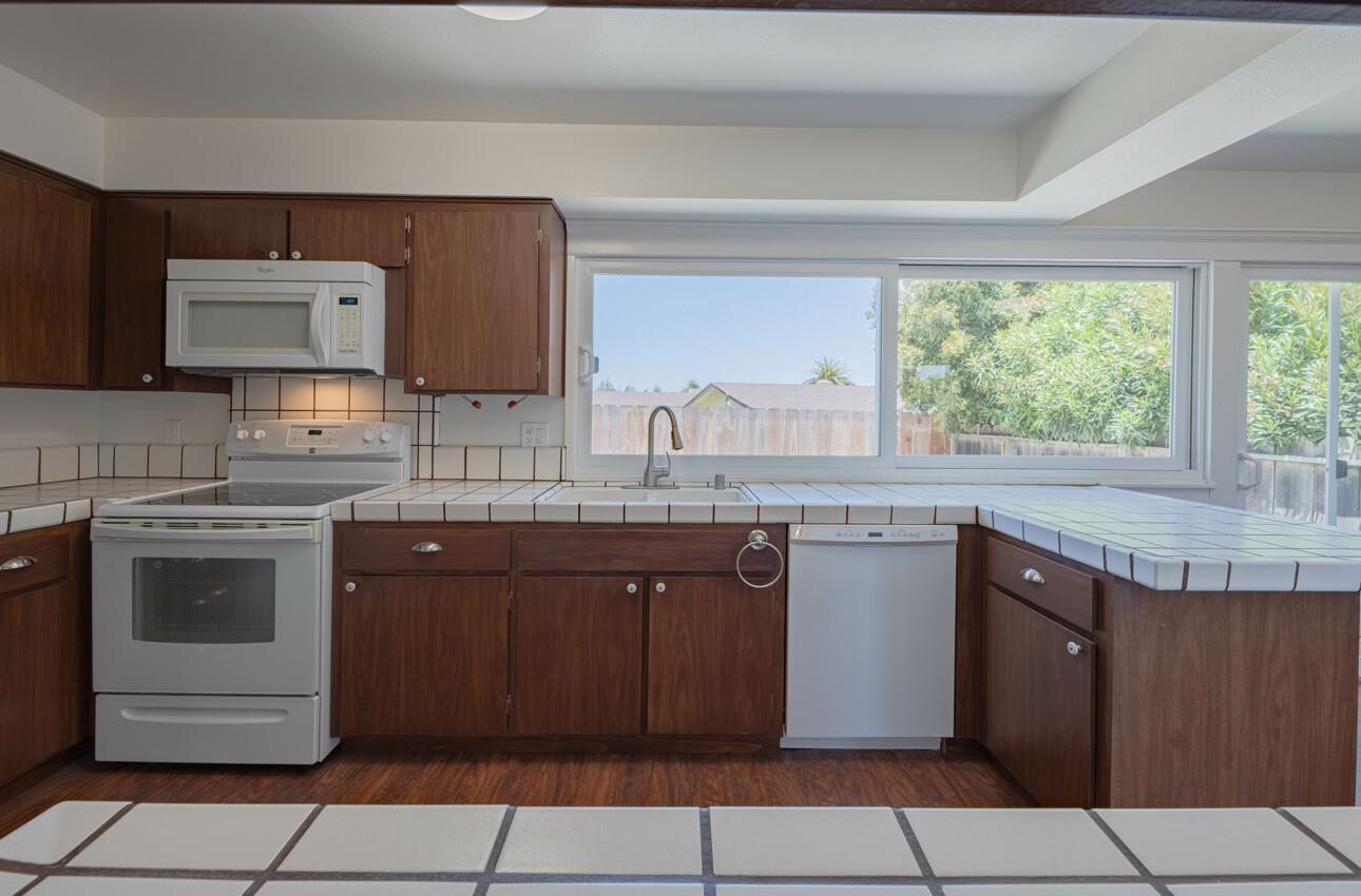 Detail Gallery Image 11 of 40 For 18030 Prado Ln, Salinas,  CA 93908 - 3 Beds | 2 Baths