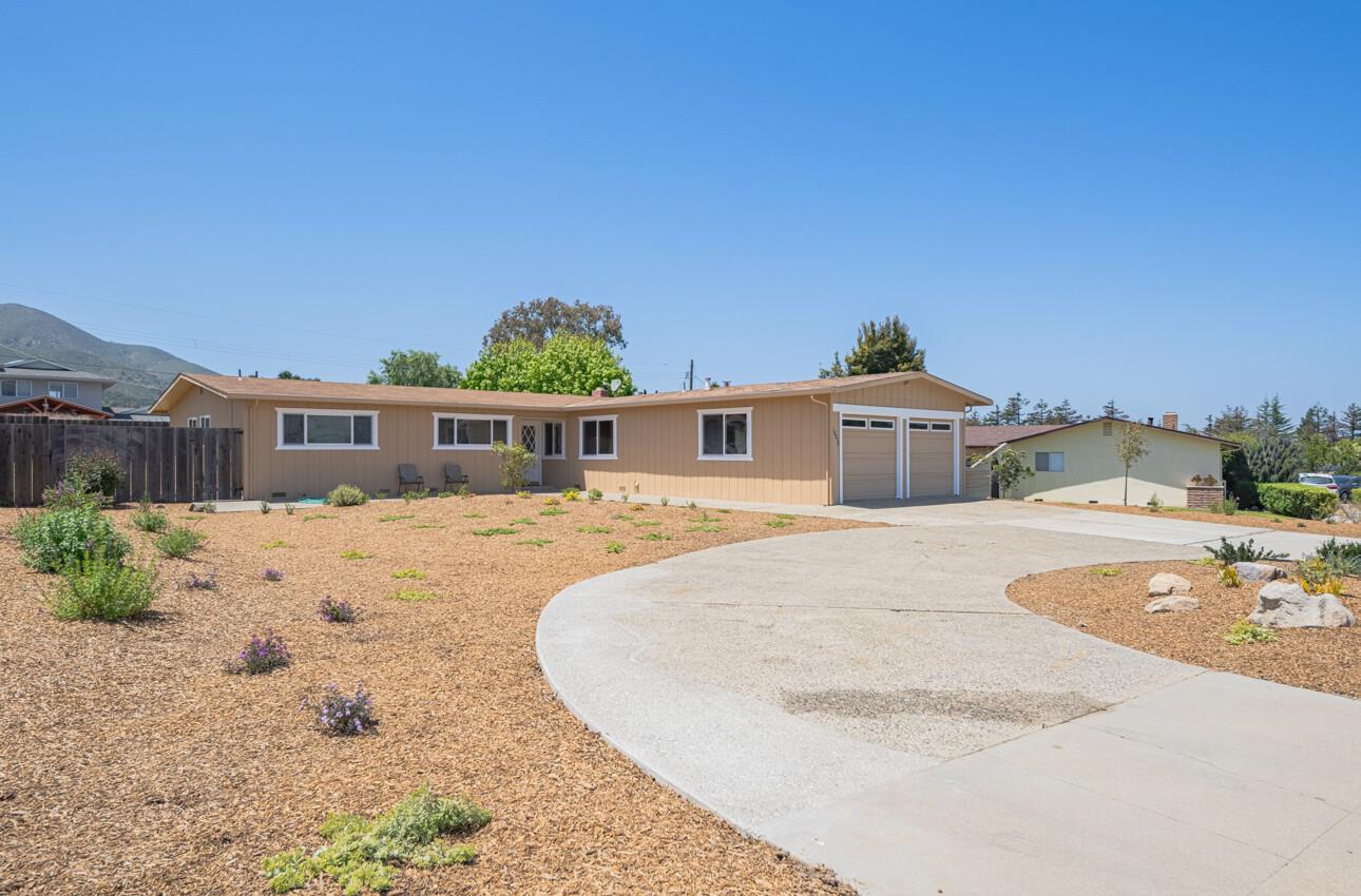 Detail Gallery Image 2 of 40 For 18030 Prado Ln, Salinas,  CA 93908 - 3 Beds | 2 Baths