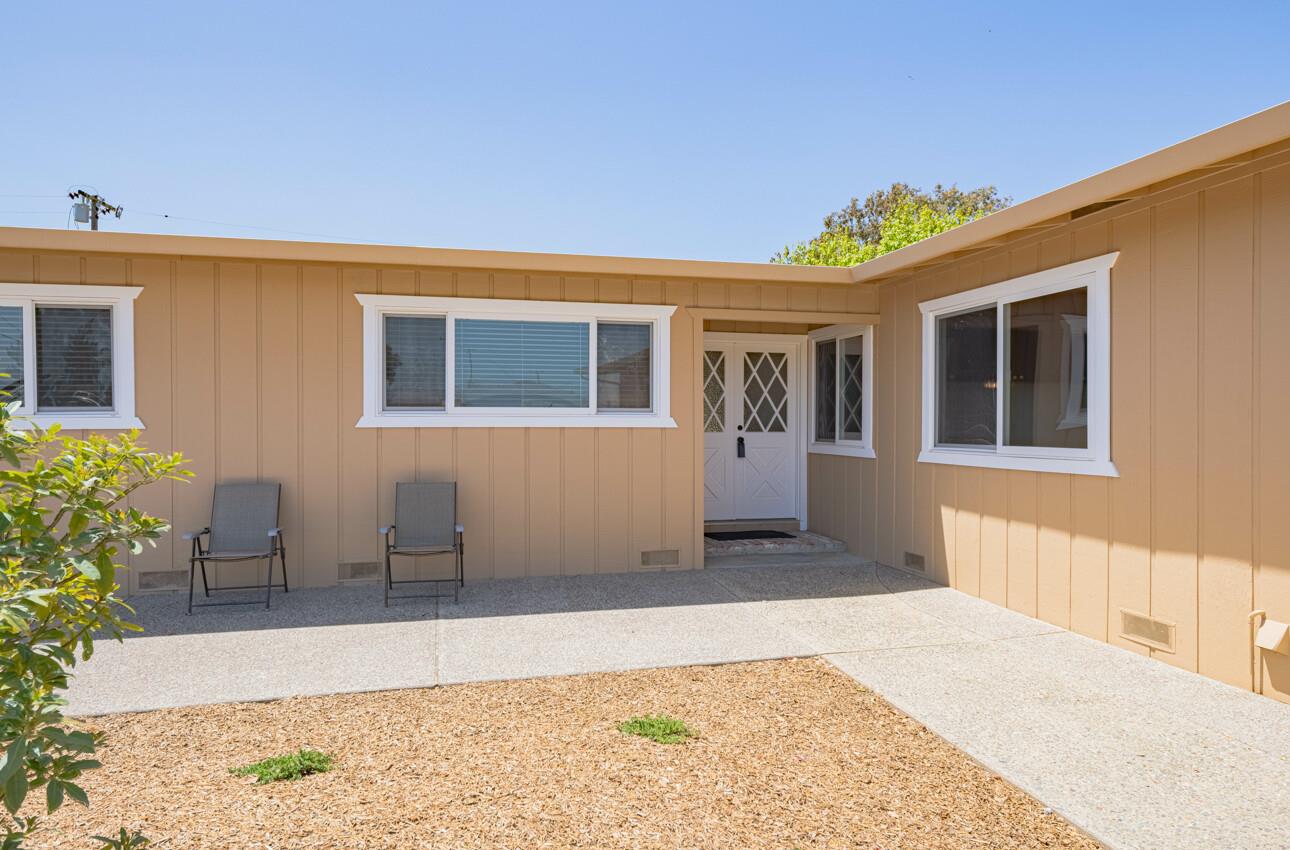 Detail Gallery Image 3 of 40 For 18030 Prado Ln, Salinas,  CA 93908 - 3 Beds | 2 Baths