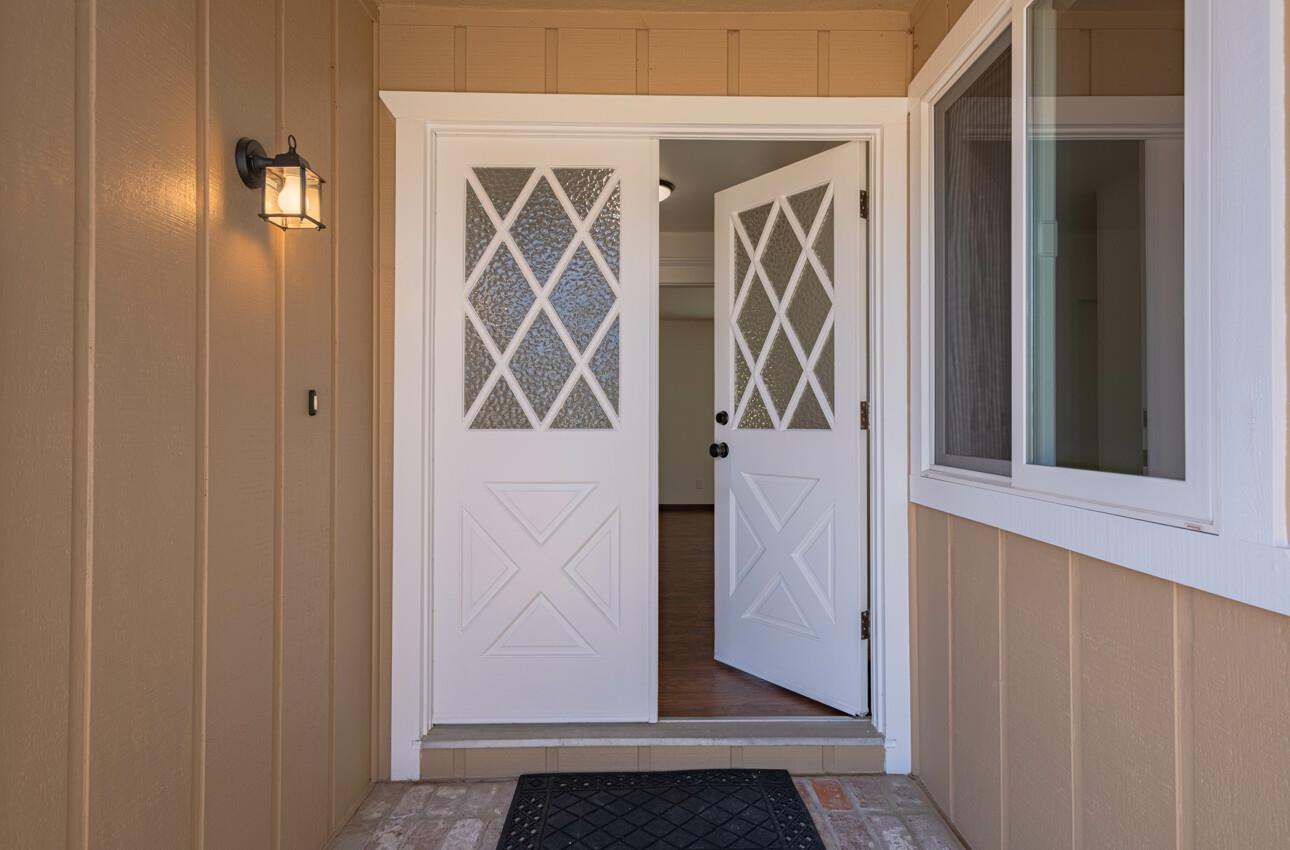 Detail Gallery Image 4 of 40 For 18030 Prado Ln, Salinas,  CA 93908 - 3 Beds | 2 Baths