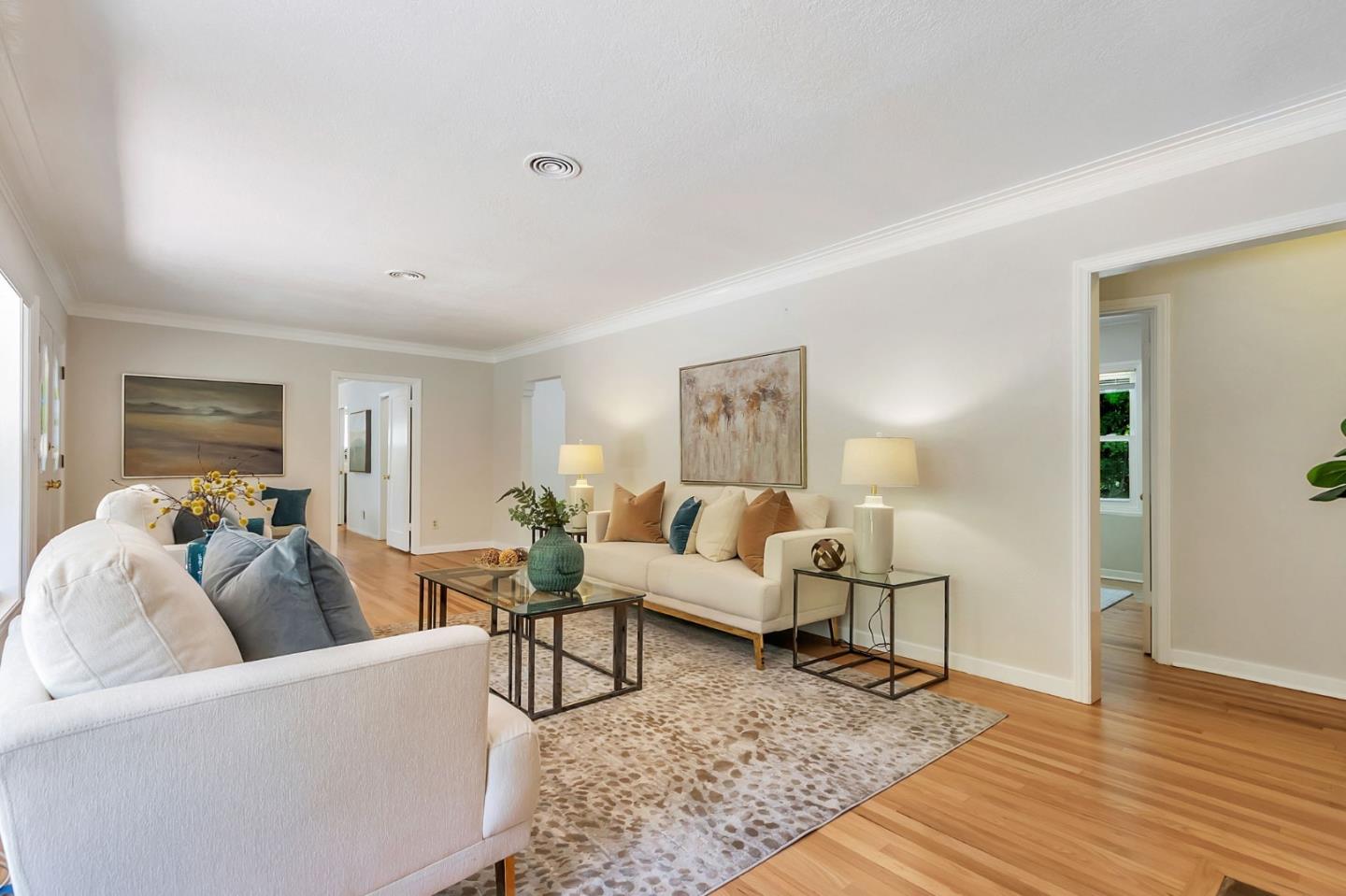 Detail Gallery Image 12 of 63 For 20335 Saratoga Los Gatos Rd, Saratoga,  CA 95070 - 4 Beds | 3/1 Baths