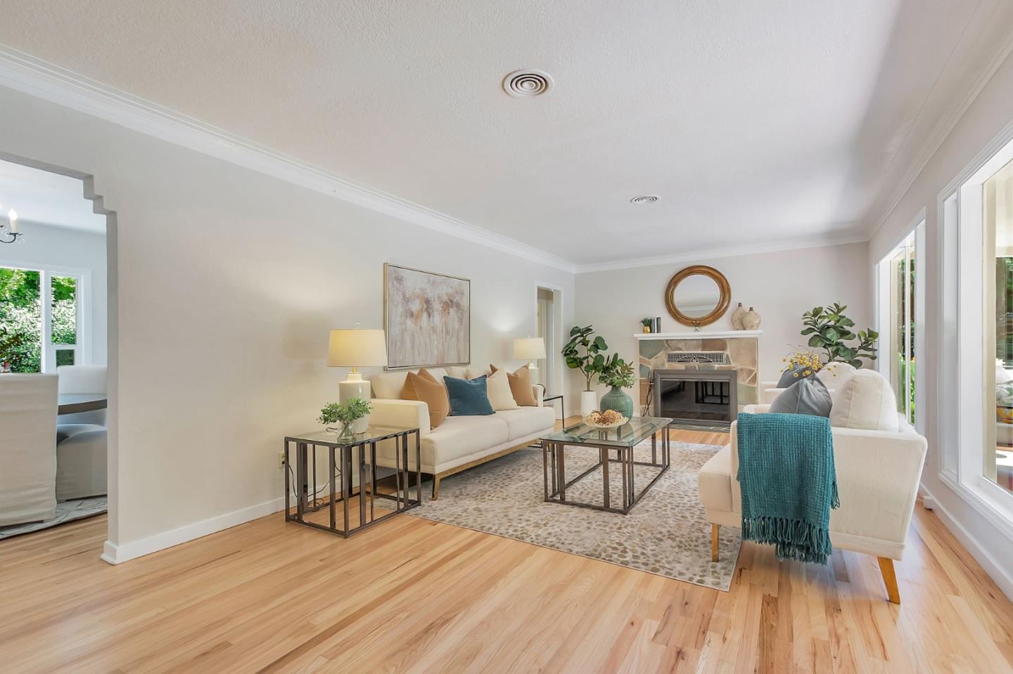 Detail Gallery Image 13 of 63 For 20335 Saratoga Los Gatos Rd, Saratoga,  CA 95070 - 4 Beds | 3/1 Baths