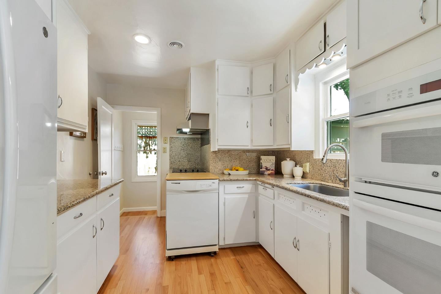 Detail Gallery Image 18 of 63 For 20335 Saratoga Los Gatos Rd, Saratoga,  CA 95070 - 4 Beds | 3/1 Baths
