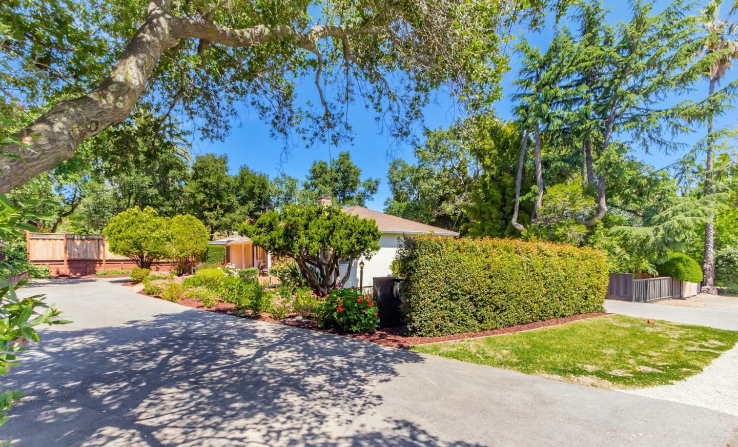 Detail Gallery Image 3 of 63 For 20335 Saratoga Los Gatos Rd, Saratoga,  CA 95070 - 4 Beds | 3/1 Baths