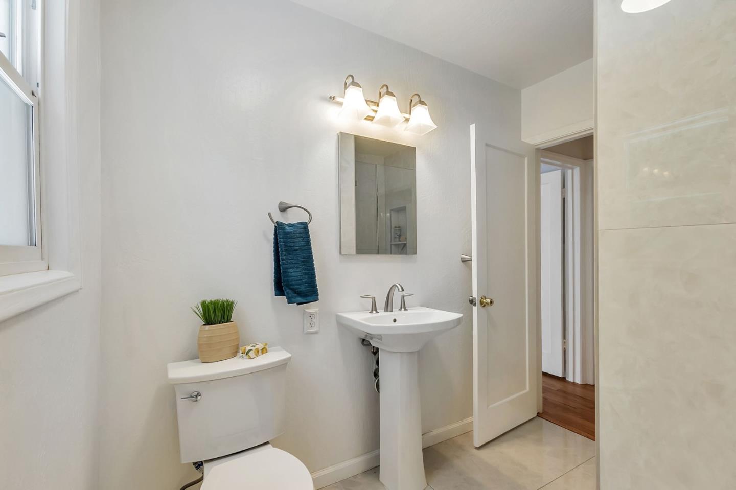 Detail Gallery Image 34 of 63 For 20335 Saratoga Los Gatos Rd, Saratoga,  CA 95070 - 4 Beds | 3/1 Baths