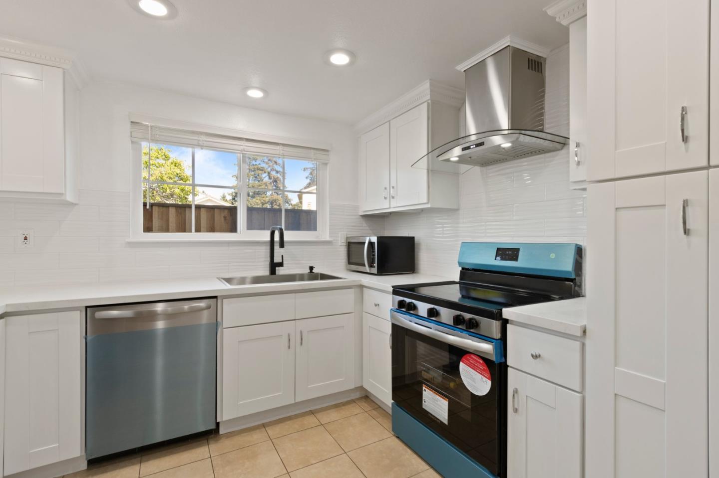 Detail Gallery Image 14 of 48 For 4480 Norocco Cir, Fremont,  CA 94555 - 3 Beds | 2 Baths