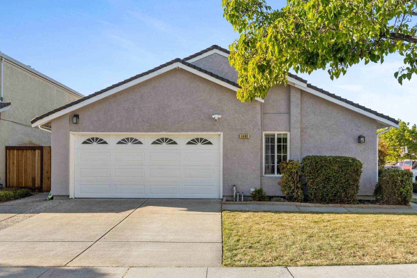 Detail Gallery Image 2 of 48 For 4480 Norocco Cir, Fremont,  CA 94555 - 3 Beds | 2 Baths